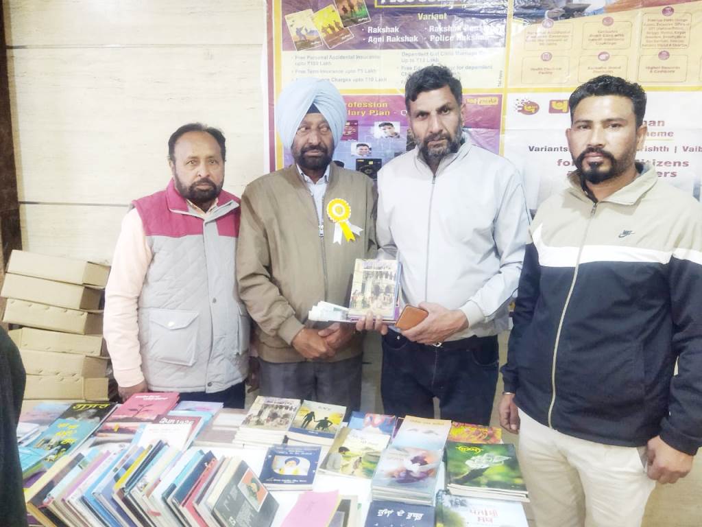 ਦੋਆਬਾ ਸਾਹਿਤ ਸਭਾ ਨੇ ਜਸਵੀਰ ਬੇਗਮਪੁਰੀ ਦੀ ਅਗਵਾਈ ਚ ਸਾਹਿਤਕ ਕਿਤਾਬਾਂ ਦਾ ਲੰਗਰ ਲਗਾਇਆ